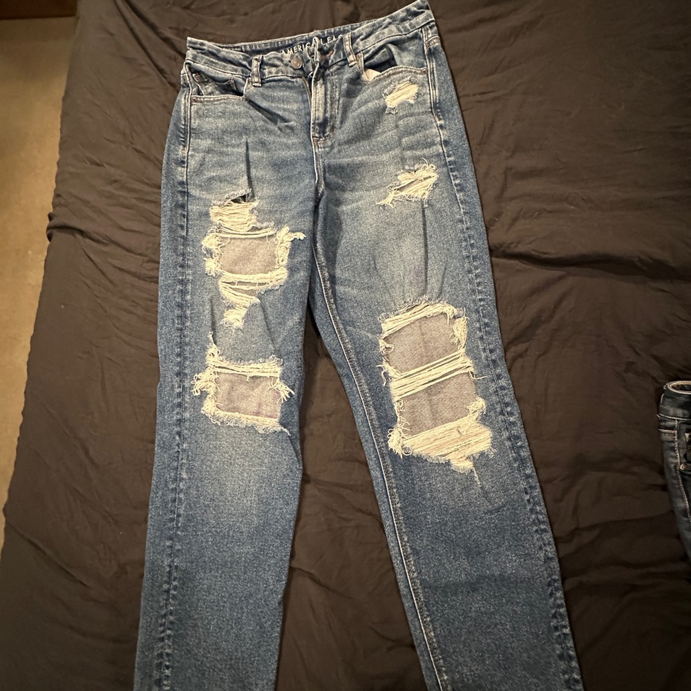 American Eagle distressed 8 long curvy mom Jean
